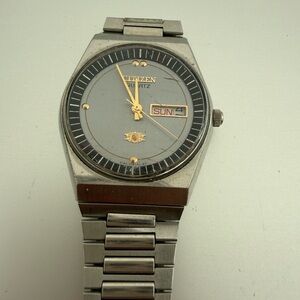 Vintage Citizen Quartz Wristwatch Silver Stainless Steel Day/Date Gray Dial